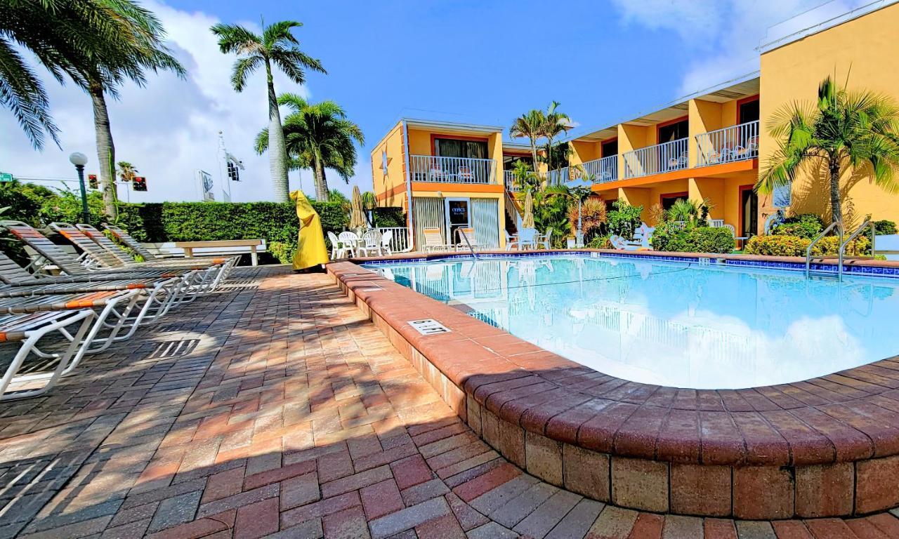 Satellite Motel St. Pete Beach Exteriör bild