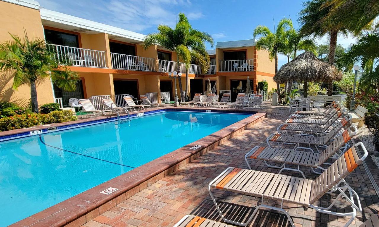Satellite Motel St. Pete Beach Exteriör bild